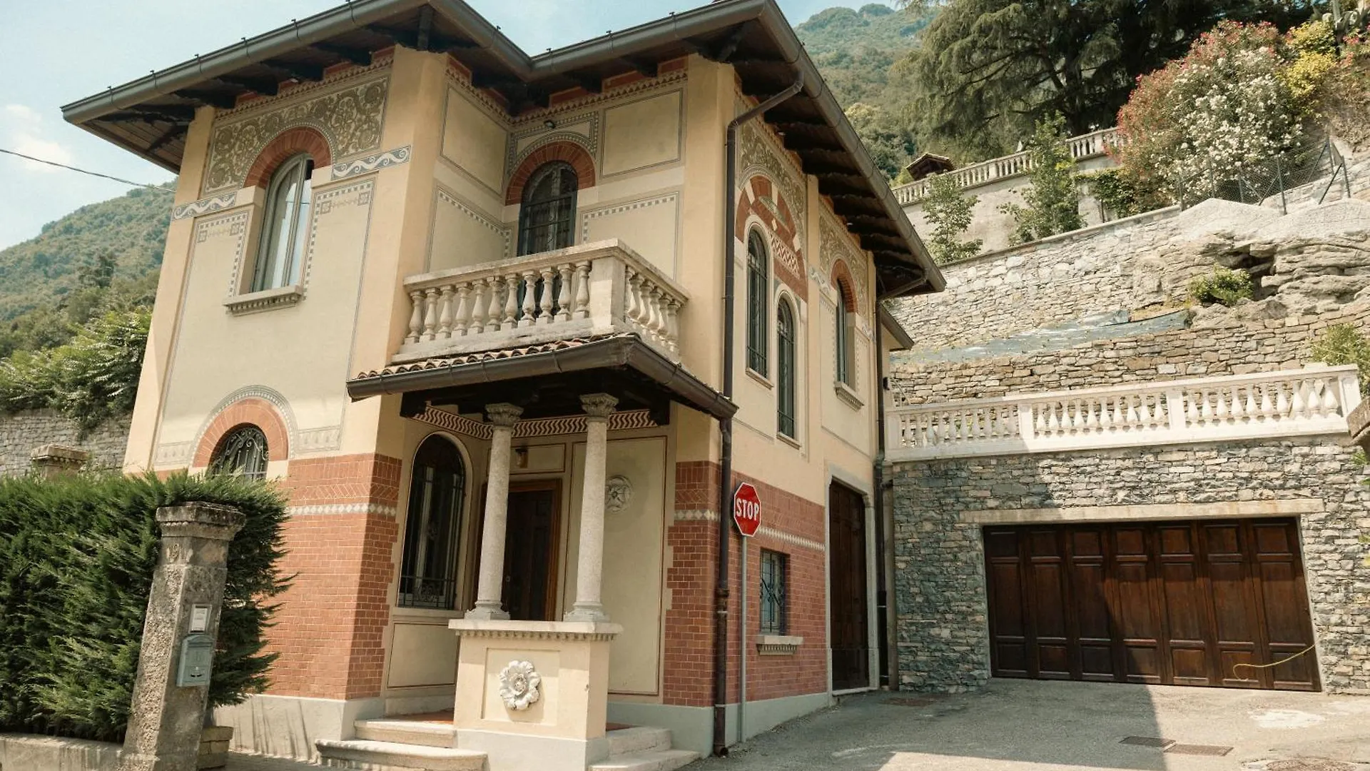 Villa Locana Con Jacuzzi E Vista Lago Italy